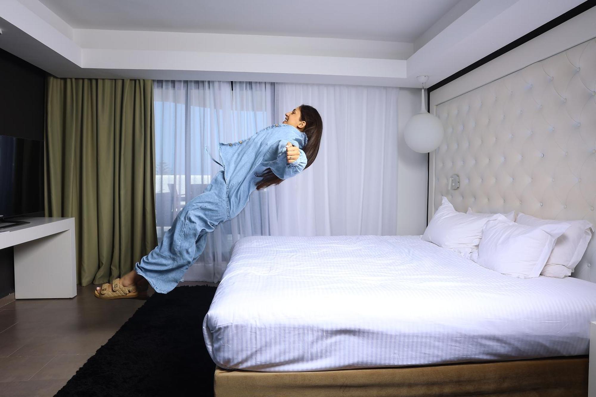 Pullman Mazagan Royal Golf & Spa El Jadida Ngoại thất bức ảnh A woman levitating