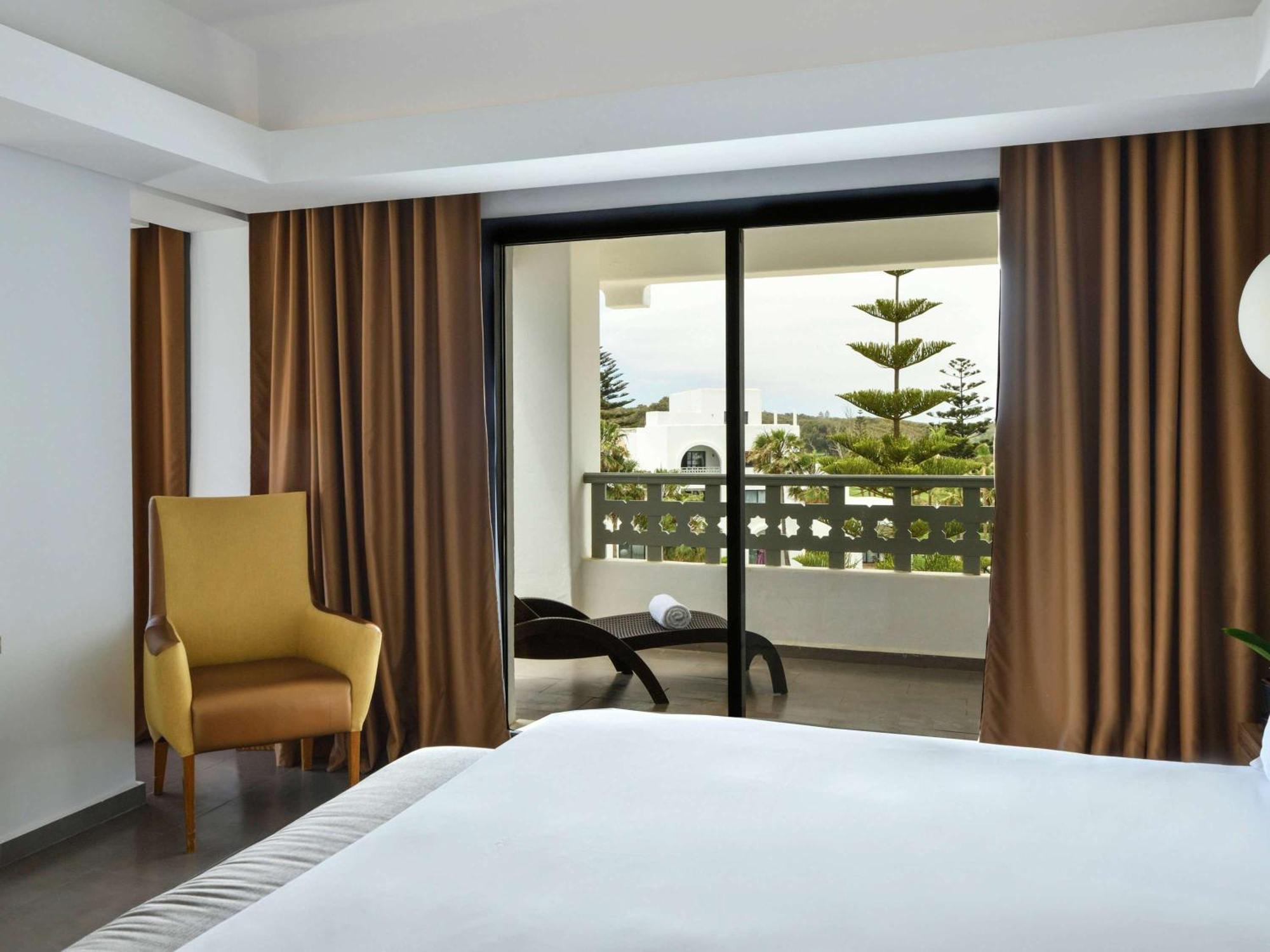 Pullman Mazagan Royal Golf & Spa El Jadida Ngoại thất bức ảnh Curtains in a bedroom
